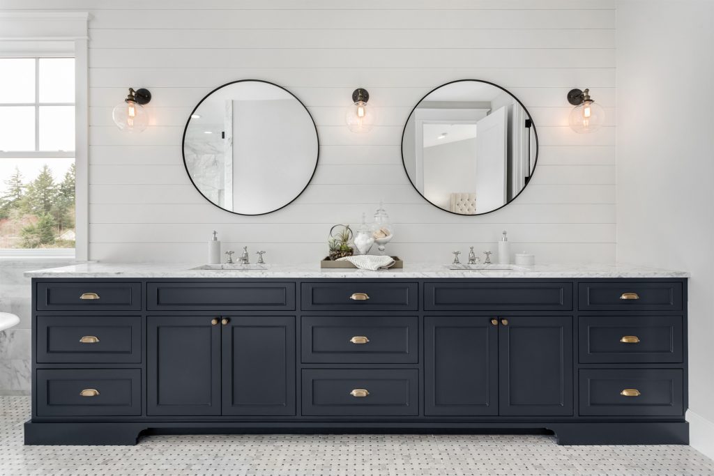 Shaker-Style-Bathroom